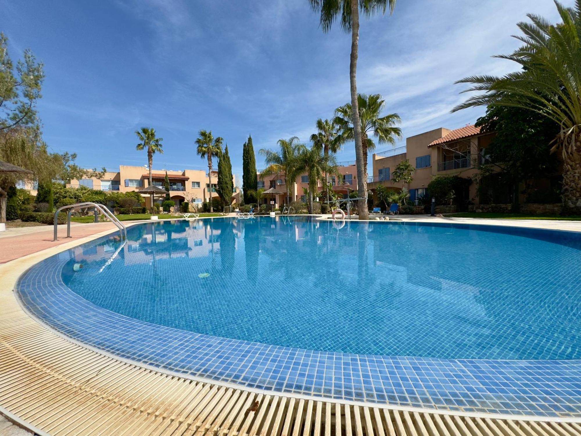 Beautiful Garden Apartment Мадрия Экстерьер фото