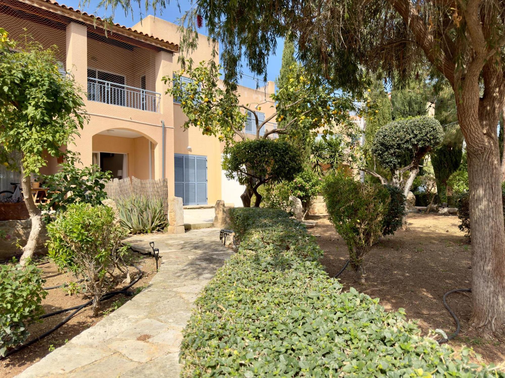 Beautiful Garden Apartment Мадрия Экстерьер фото